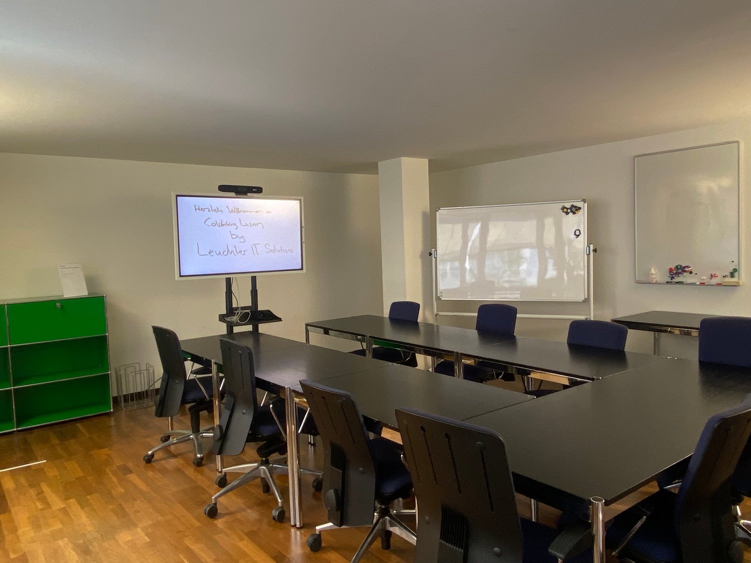 Sitzungszimmer Schere 3