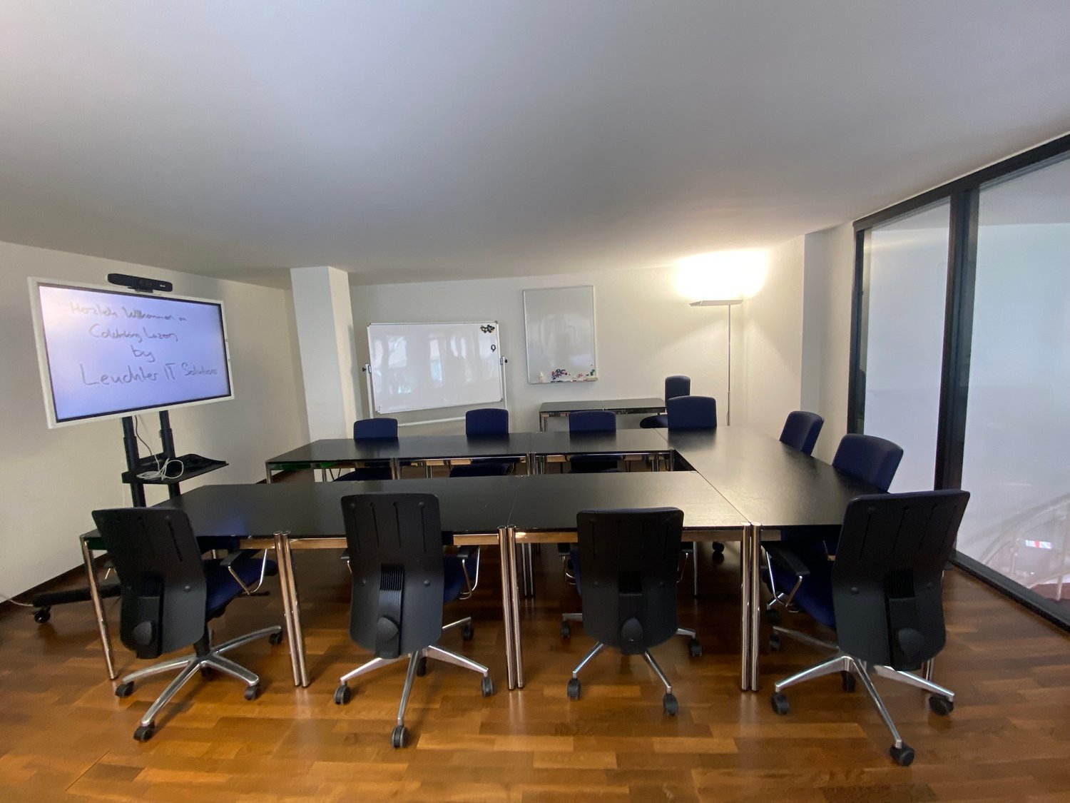 Sitzungszimmer Schere 2